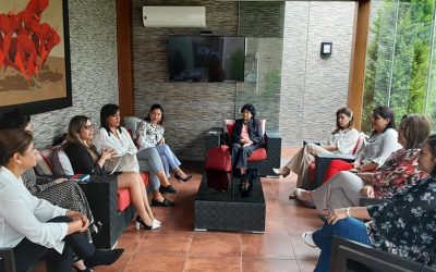 C. MUJERES: BREAKFAST TIME – SURCO